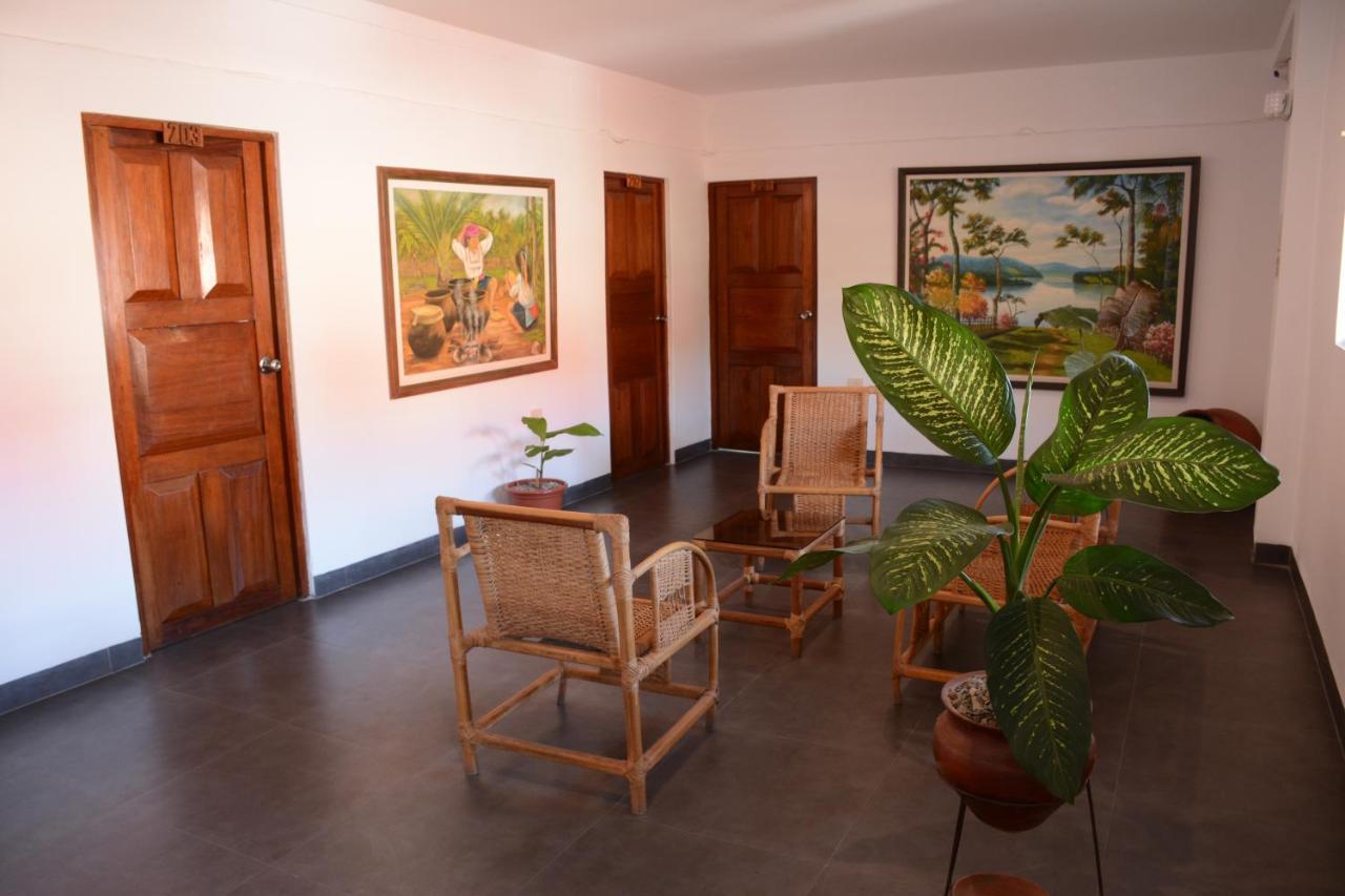 Hostal Casa Blanca Tarapoto Ngoại thất bức ảnh
