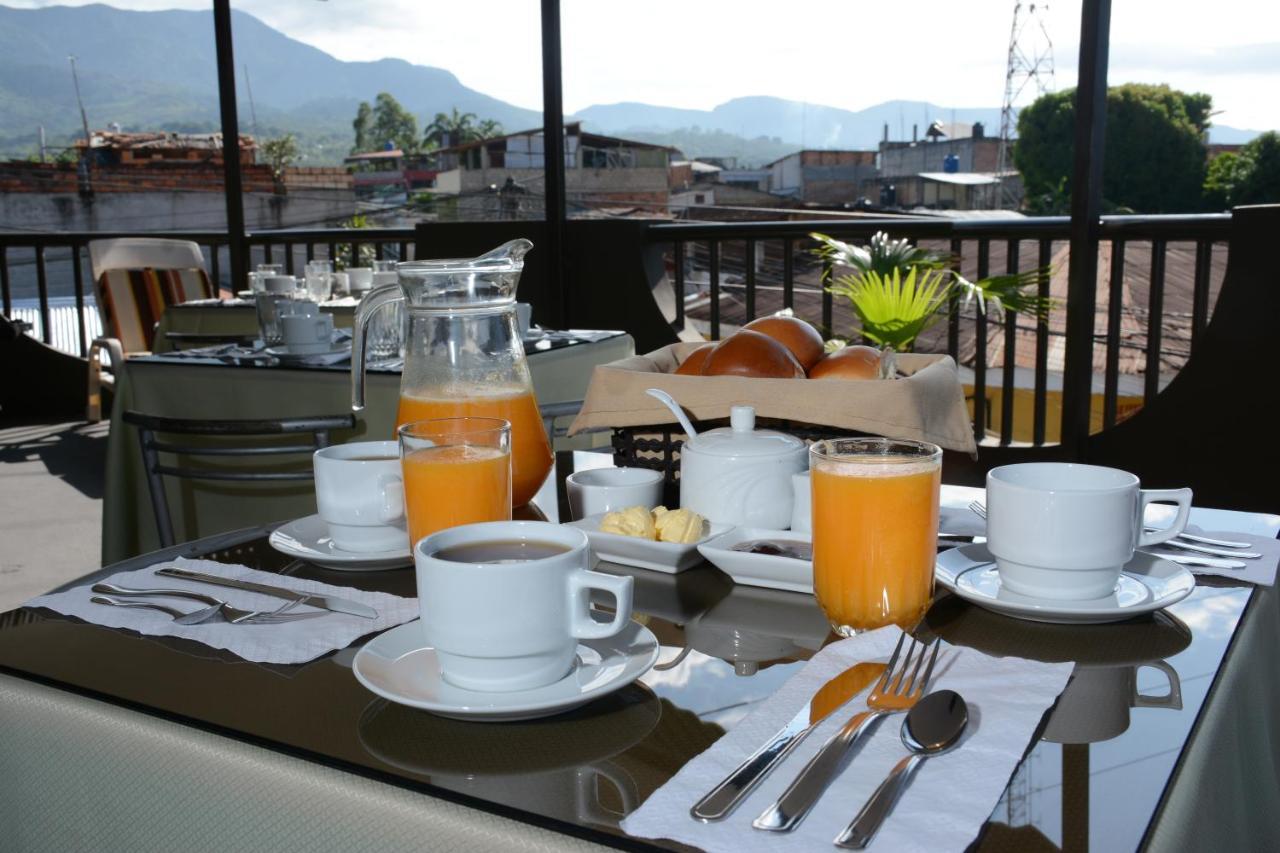 Hostal Casa Blanca Tarapoto Ngoại thất bức ảnh