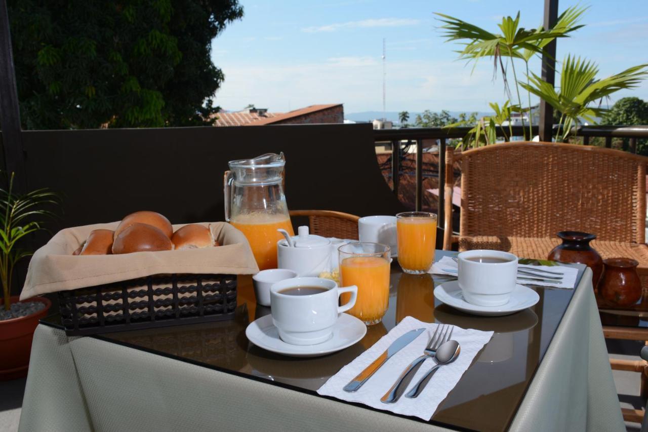 Hostal Casa Blanca Tarapoto Ngoại thất bức ảnh