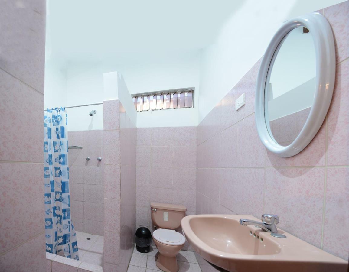 Hostal Casa Blanca Tarapoto Ngoại thất bức ảnh