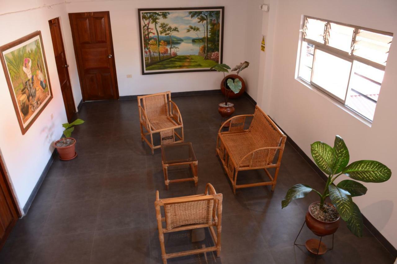 Hostal Casa Blanca Tarapoto Ngoại thất bức ảnh